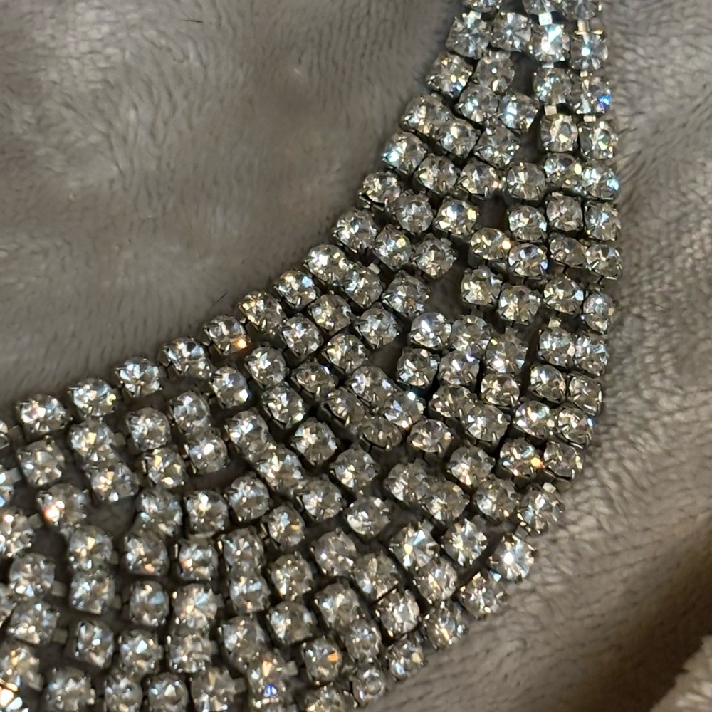 Silver Crystal Collar Necklace with Vintage Design - Picture 4 of 9